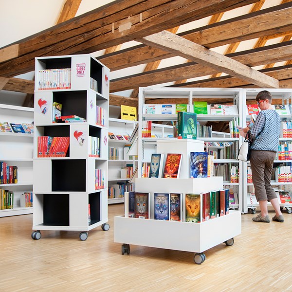 E5806 - Labyrinth Display and Storage Tower